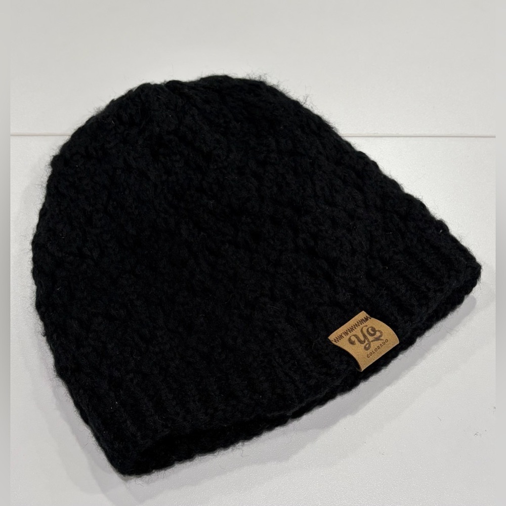 Yo Colorado Winter Cabin Knitted Beanie Black NWT Chunk Knit Pom Hat Ribbed Cuff
